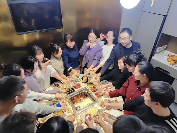 10聚餐2.png